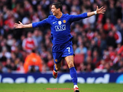 搜狐体育直播-法甲进攻体系结构与顶级进攻球员表现解析